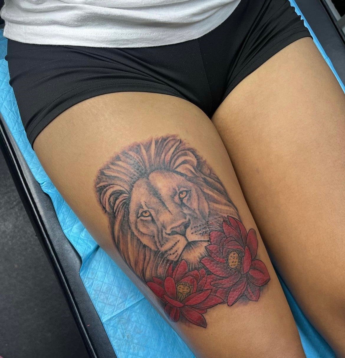 Female lion tattoo – Artofit